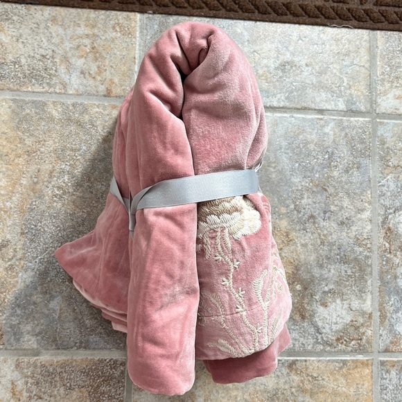 Anthropologie Harlowe Embroidered Velvet Curtain 50 x 84 NWT - Picture 10 of 12